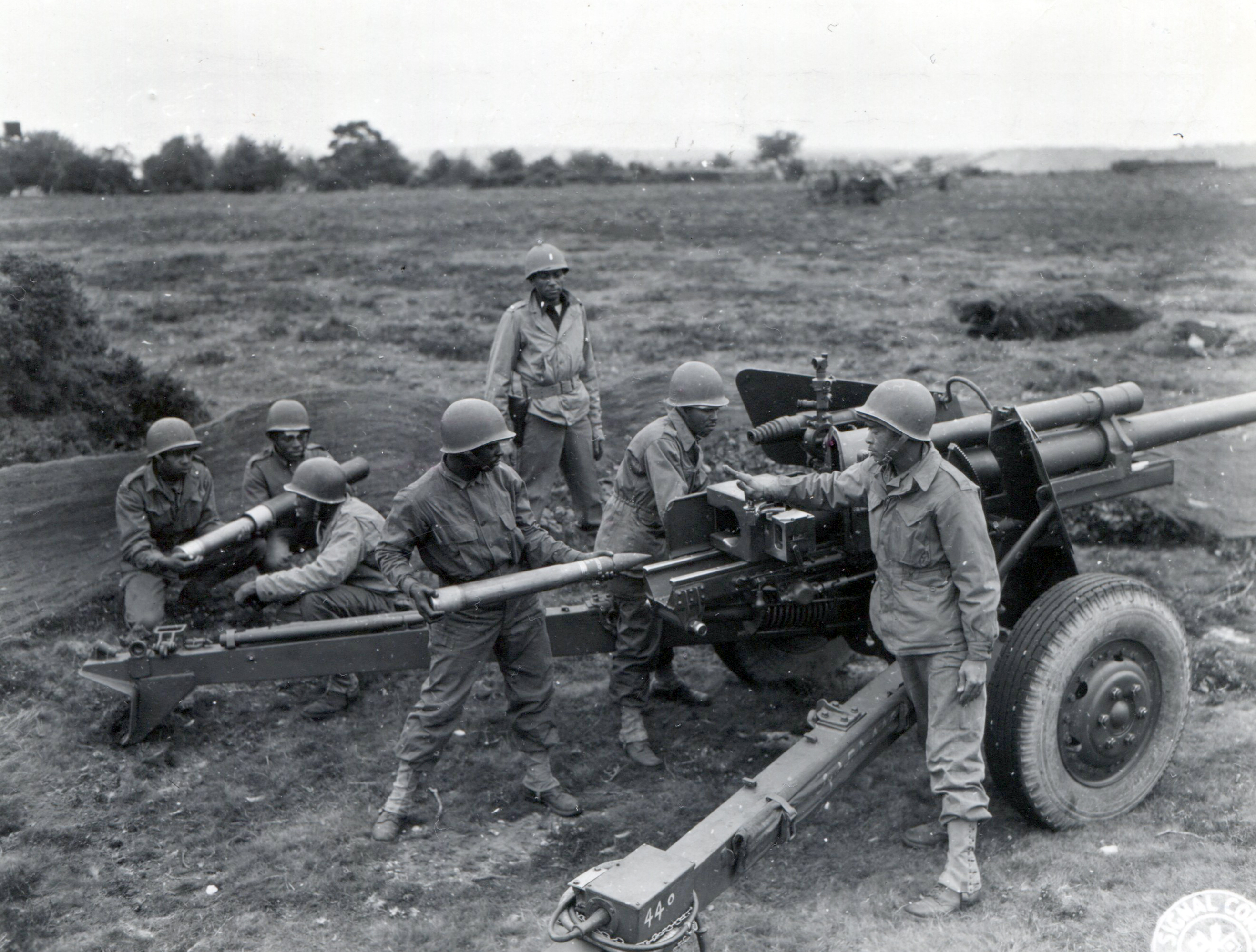 An image of soldiers of the 614th Tank Destroyer Battalion with a M5 anti-tank gun.